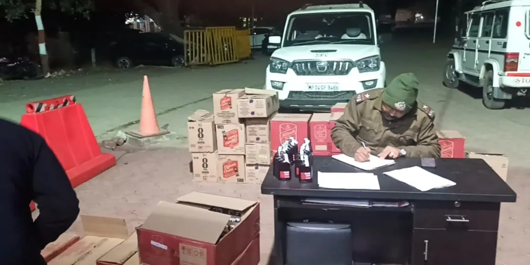 राजगढ़ः स्काॅर्पियो सवार दो युवकों के कब्जे से तीन लाख से अधिक की शराब जब्त