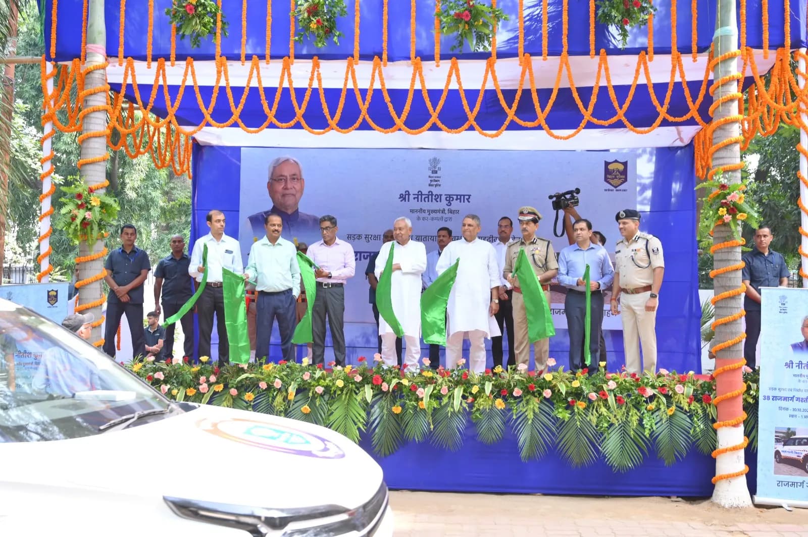 मुख्यमंत्री ने 38 राजमार्ग गश्ती वाहनों का किया लोकार्पण