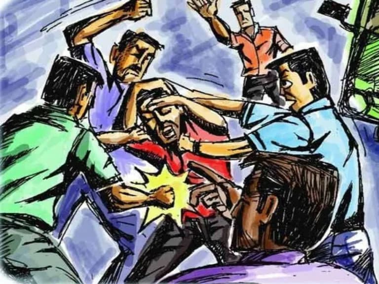 भूमि विवाद में हिंसक झड़प, दो पक्षों के बीच मारपीट में आधा दर्जन लोग जख्मी