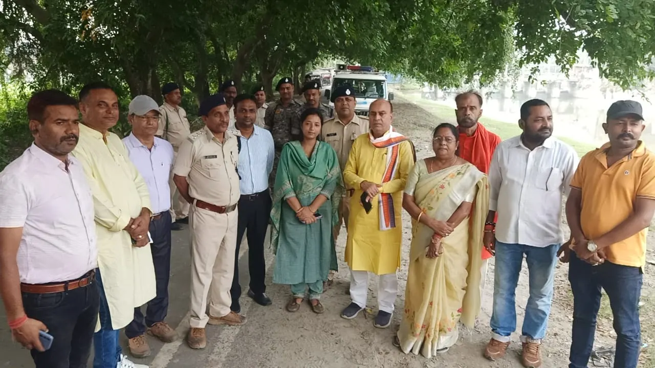 विधायक ने अधिकारियों के साथ छठ घाट का लिया जायजा
