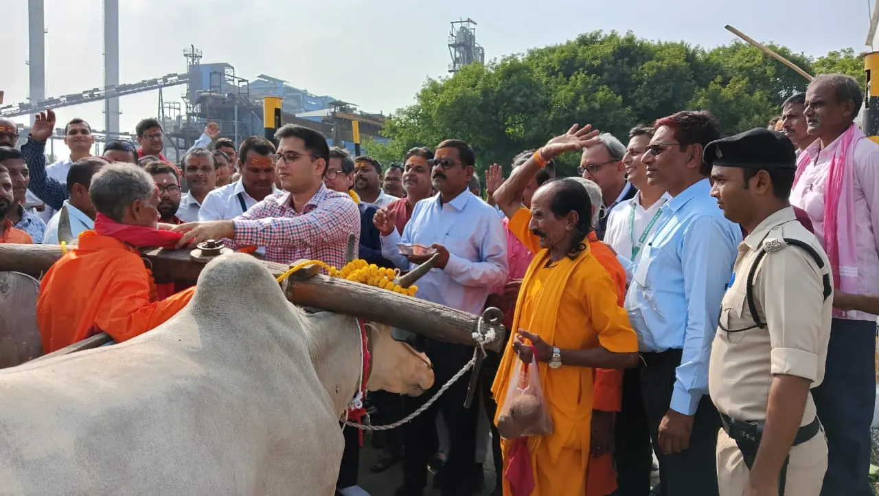डोंगा पूजा के साथ सुगौली बाॅयोफ्यूल इकाई में गन्ना पेराई हुआ शुरू
