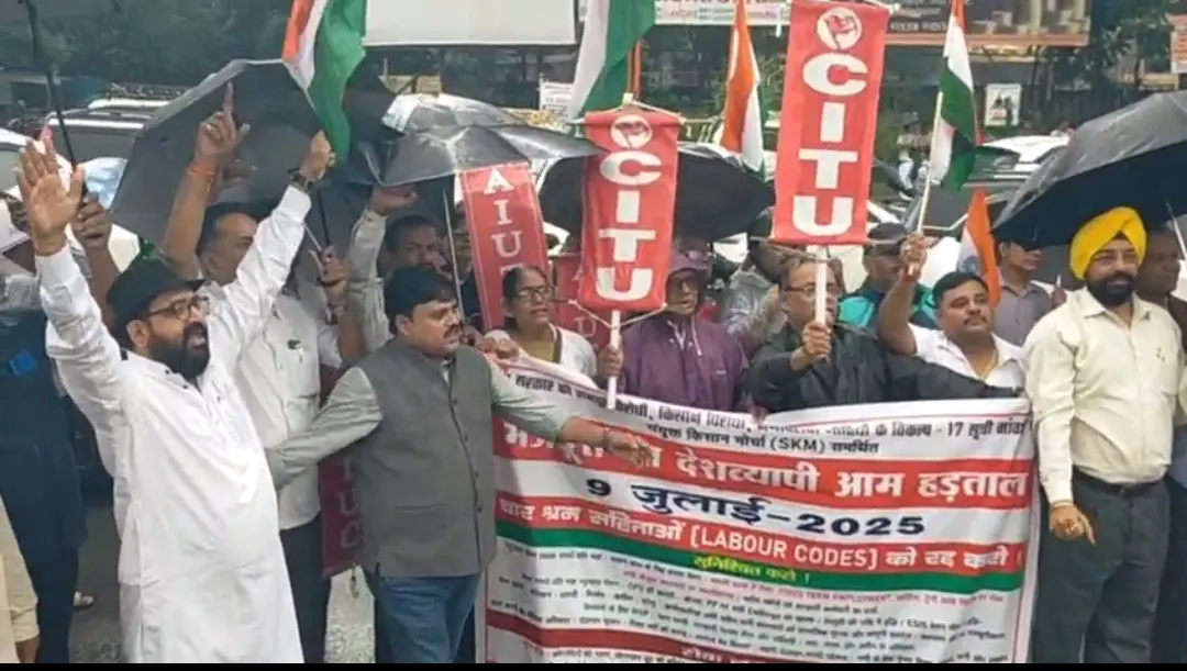 बंद समर्थकों उतरे सड़क पर और बैंक कर्मचारियों ने किया एक दिवसीय हड़ताल