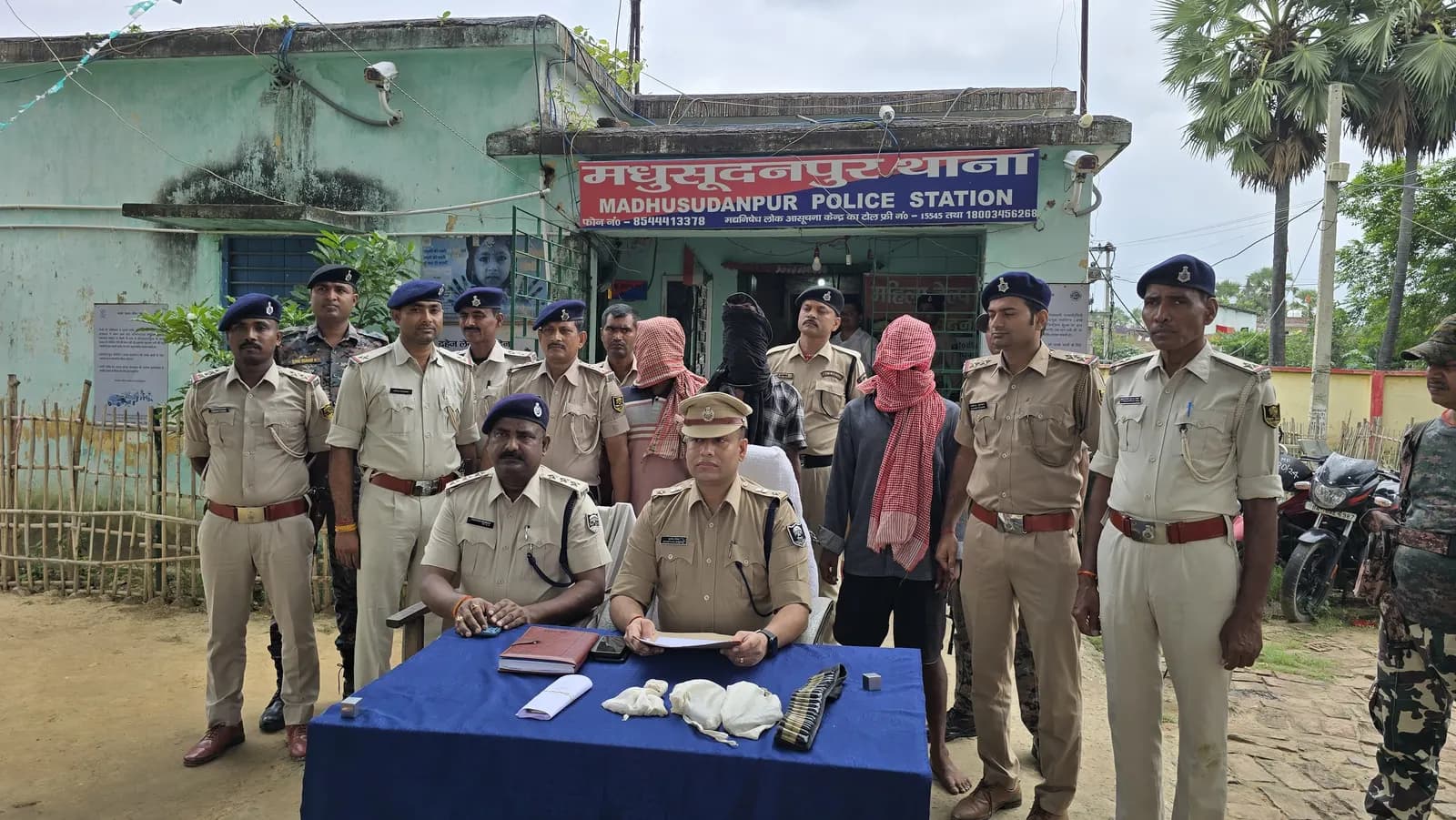 अपराध की योजना बना रहे 03 अपराधकर्मी गिरफ्तार, 02 कट्टा, 07 कारतूस एवं लूटी गई राशि बरामद