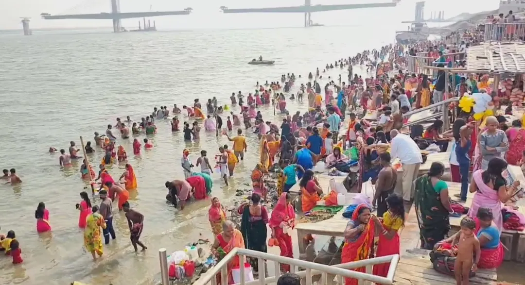 बुद्ध पूर्णिमा को लेकर श्रद्धालुओं ने लगाई आस्था की डुबकी