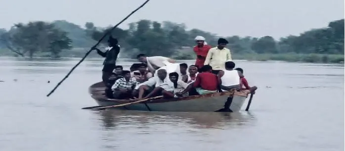 यूपी के हरदाई में नाव पलटी, एक ही परिवार के तीन बच्चों की मौत