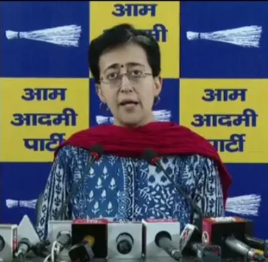 आतिशी का बीजेपी पर तीखा हमला: “दिल्ली में बिजली-पानी संकट, प्राइवेट स्कूलों की मनमानी और 10 साल पुरानी गाड़ियों पर बैन से गरीबों का रोजगार खतरे में