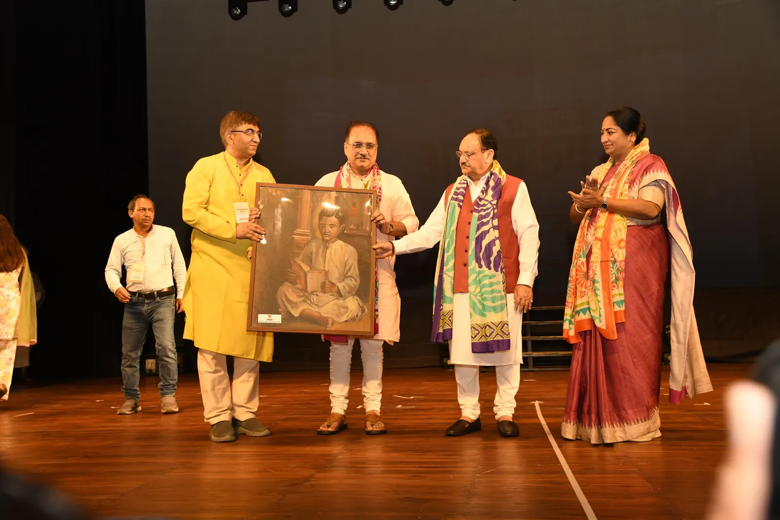 राष्ट्रवाद के आदिपुरुष" नाट्य मंचन में शामिल हुए भाजपा अध्यक्ष जे.पी. नड्डा और दिल्ली की मुख्यमंत्री रेखा गुप्ता, डॉ. मुखर्जी के विचारों को जन-जन तक पहुंचाने का संकल्प