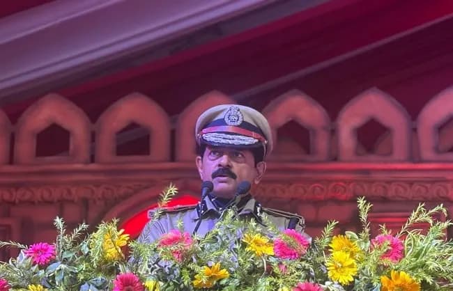 विश्व प्रसिद्ध सोनपुर मेले में डीजीपी आलोक राज ने बिहार पुलिस प्रदर्शनी का विधिवत उद्घाटन किया