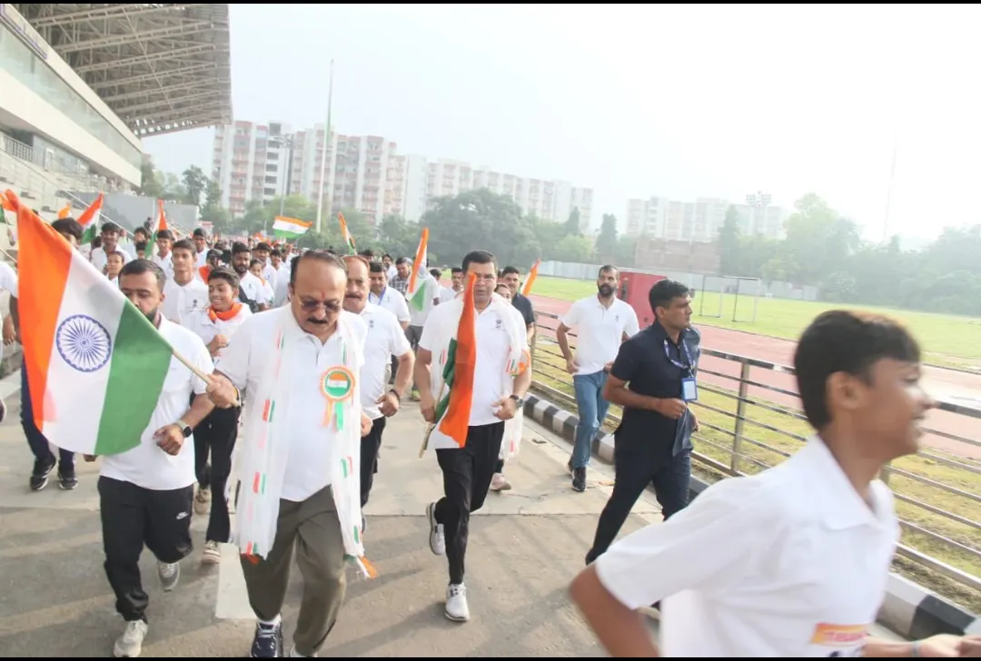 तिरंगा दौड़ में 7500 से ज्यादा बच्चों ने दिया स्वच्छ व सशक्त भारत का संदेश