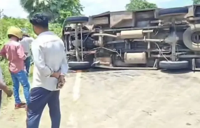 बिहार के बेगूसराय में होमगार्ड जवानों की बस पलटी, 20 जवान घायल, एक महिला की मौत