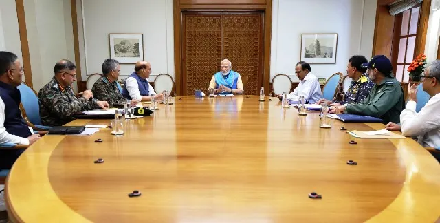 प्रधानमंत्री ने रक्षा मंत्री, एनएसए, तीनों सेना प्रमुखों के साथ बैठक की, आगे की रणनीति पर चर्चा