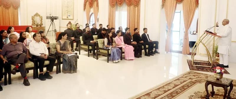 प्रशासनिक सेवा केवल नौकरी नहीं, समाज और राष्ट्र की सेवा का महान अवसर है : राज्यपाल पटेल