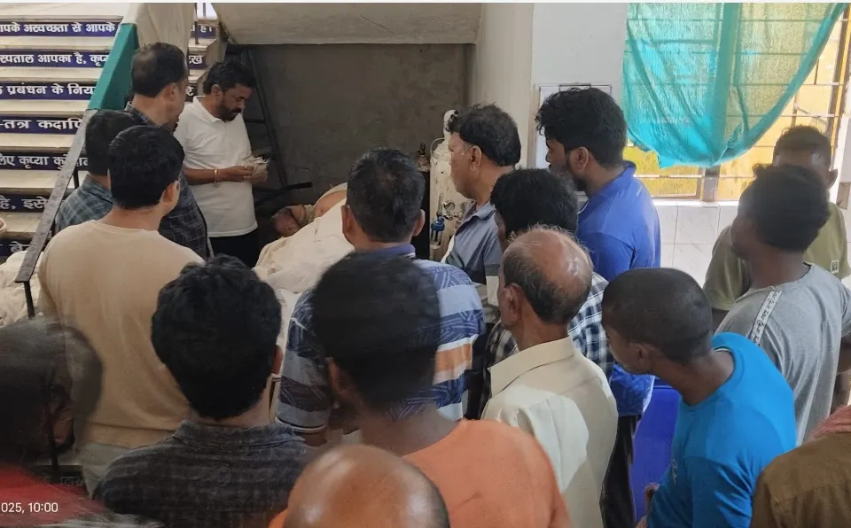 सड़क दुर्घटना में चालक की मौत, एक गंभीर