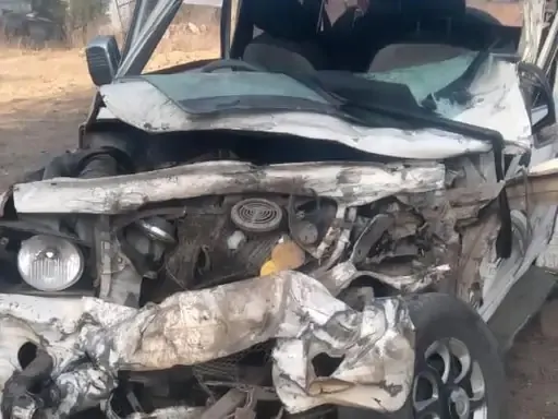 कंटेनर-बोलेरो की टक्कर में चाचा-भतीजे की मौत