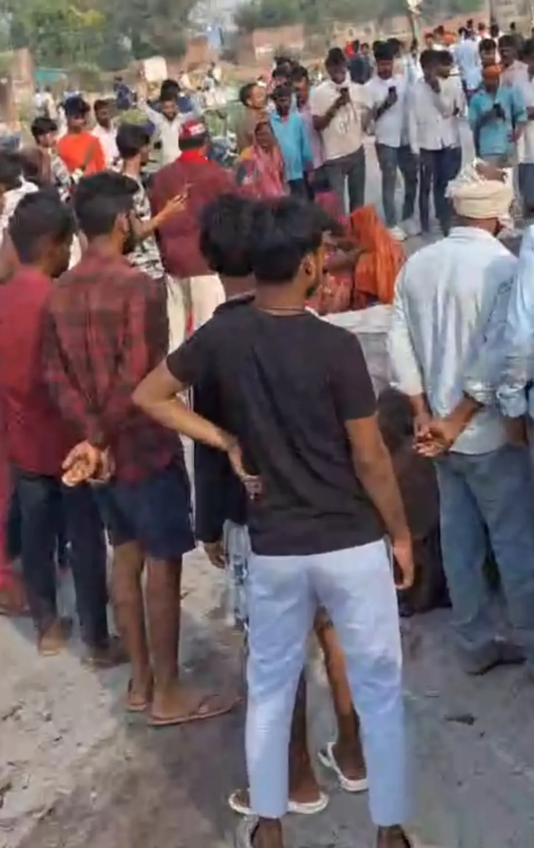 हाइवे पर भीषण हादसा: ट्रेलर की टक्कर से महिला समेत तीन की मौत,सड़क जाम