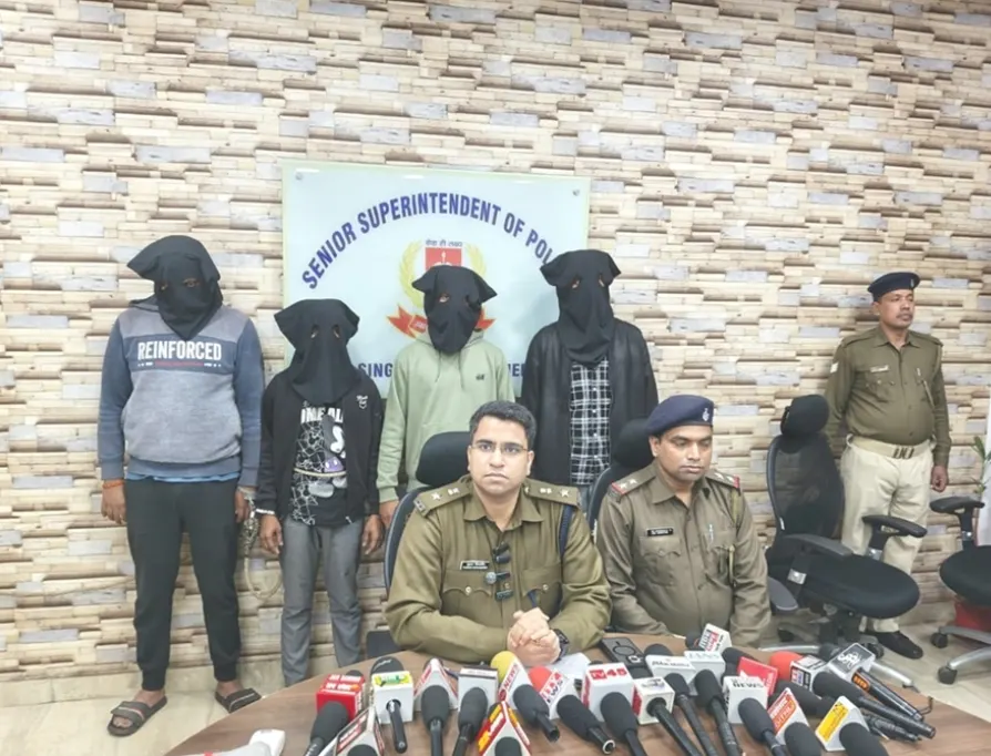 हथियार के साथ चार आरोपित गिरफ्तार
