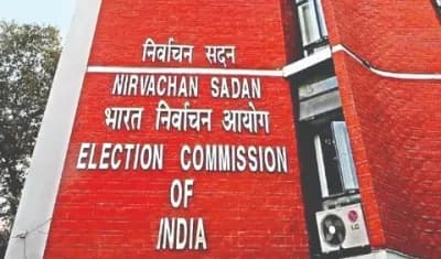 दो मतदाता पहचान पत्र को लेकर चुनाव आयोग ने तेजस्वी यादव को भेजा रिमाइंडर नोटिस