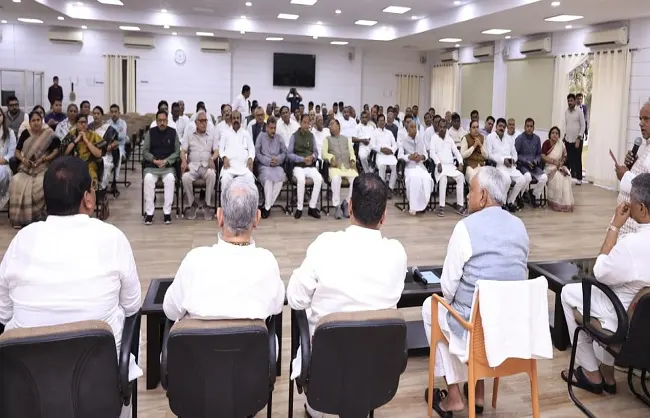 नीतीश कुमार के बेटे निशांत कुमार जेडीयू में हुए शामिल,संजय झा ने दिलाई पार्टी की सदस्यता