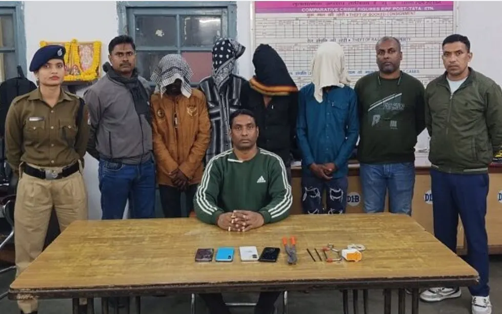 ट्रेन में मोबाइल चोरी करने वाले गिरोह के चार आरोपित गिरफ्तार