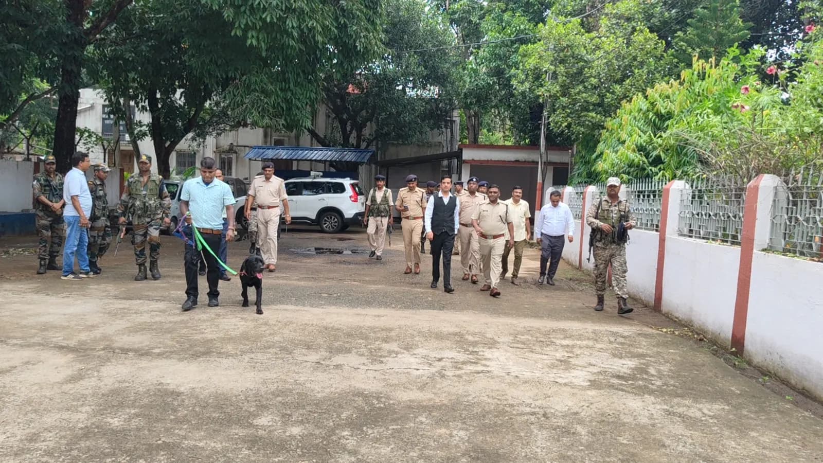 दुमका कोर्ट पर हमले की धमकी से हड़कंप, डॉग स्क्वॉयड ने संभाला मोर्चा