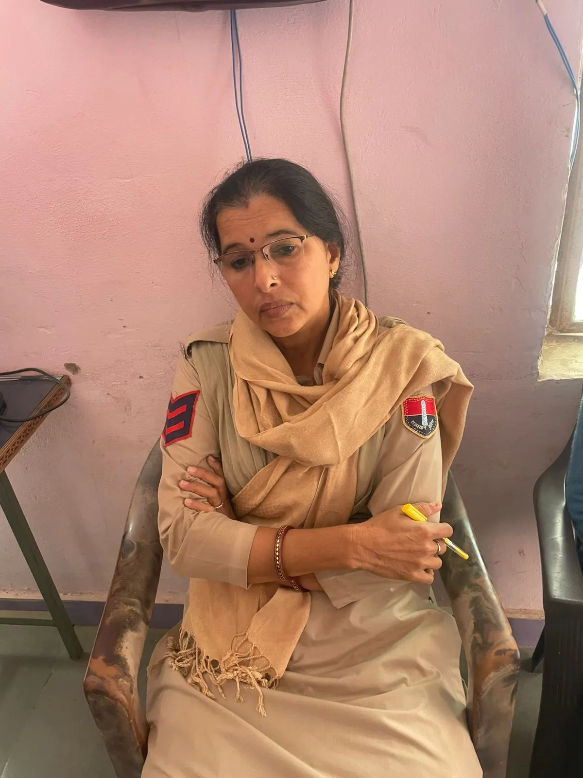 महिला पुलिस हेड कांस्टेबल बीस हजार रुपये की रिश्वत लेते गिरफ्तार