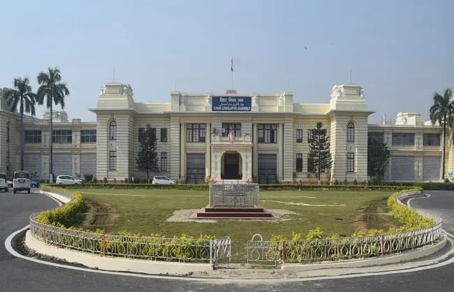 छात्र आंदोलन की गूंज विधानसभा तक, विपक्ष के हंगामे से सदन स्थगित