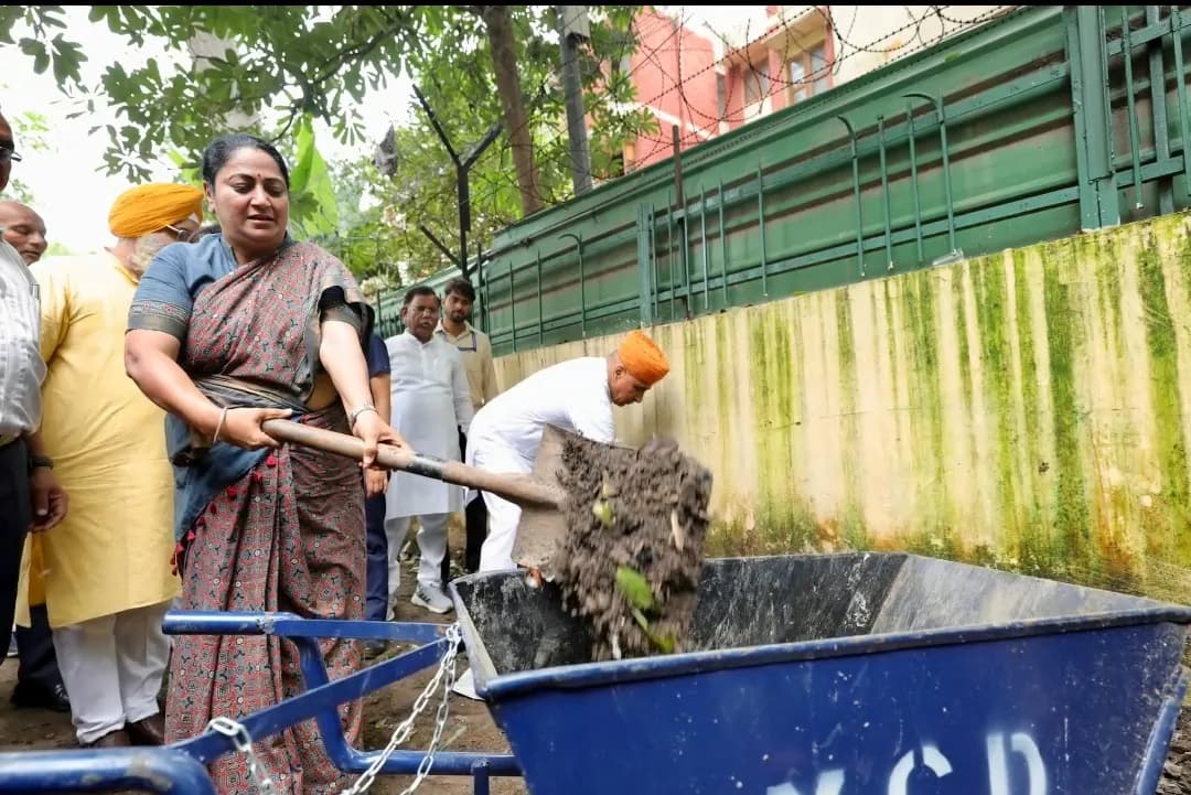 मुख्यमंत्री ने तिमारपुर में 'दिल्ली को कूड़े से आजादी' अभियान को दी मजबूती