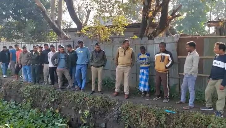 सड़क किनारे अस्थायी ड्रेन में बाइक लेकर गिरने से व्यक्ति की मौत