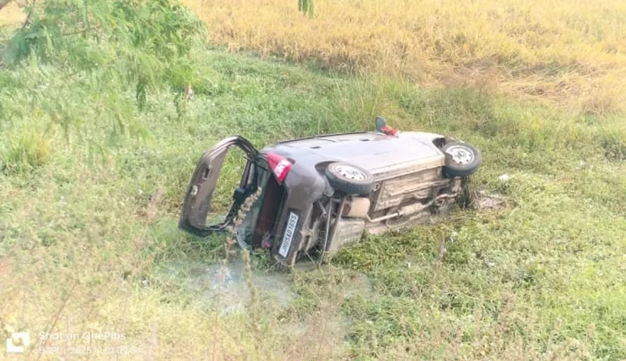 बहरागोड़ा में कार पलटने से तीन घायल, दो गंभीर को किया गया रेफर