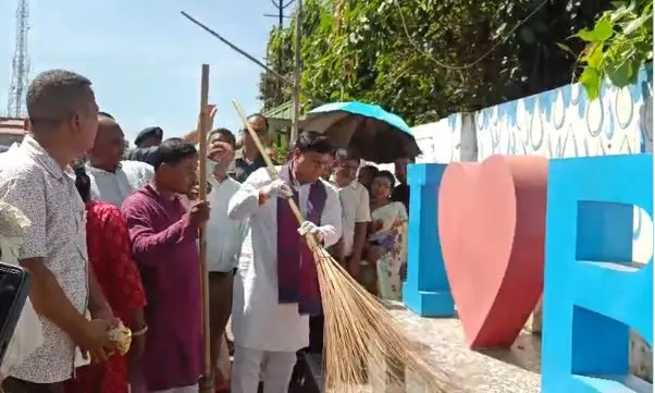 स्वच्छ भारत अभियान में शामिल हुए केंद्रीय मंत्री