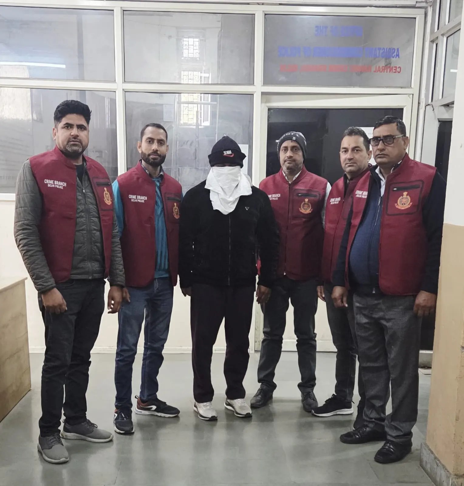 फर्जी इनकम टैक्स रेड के जरिए 1 किलो सोने की चोरी करने वाला वांछित आरोपित गिरफ्तार, 130 ग्राम सोना बरामद