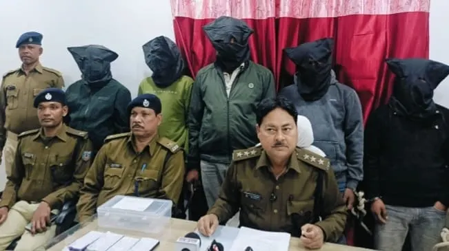 पांच साईबर अपराधी गिरफ्तार, 10 आइफोन और 14 सिमकार्ड बरामद