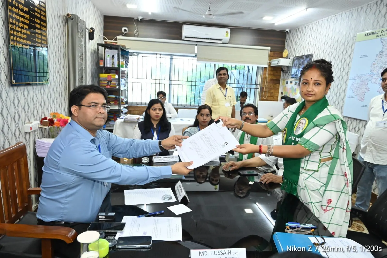 कल्पना सोरेन ने नामांकन पत्र दाखिल किया