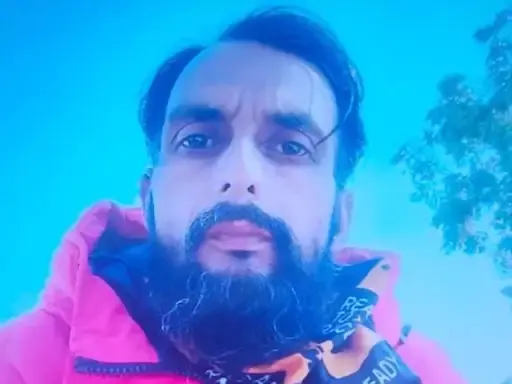 चलती ट्रेन से गिरे दंपती : पति की मौत, पत्नी गंभीर घायल