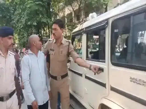 अंबिकापुर : आत्मसमर्पण के बाद लापरवाही की हद, बिलासपुर पुलिस की गलती से कैदी ने पी लिया सैनेटाइजर