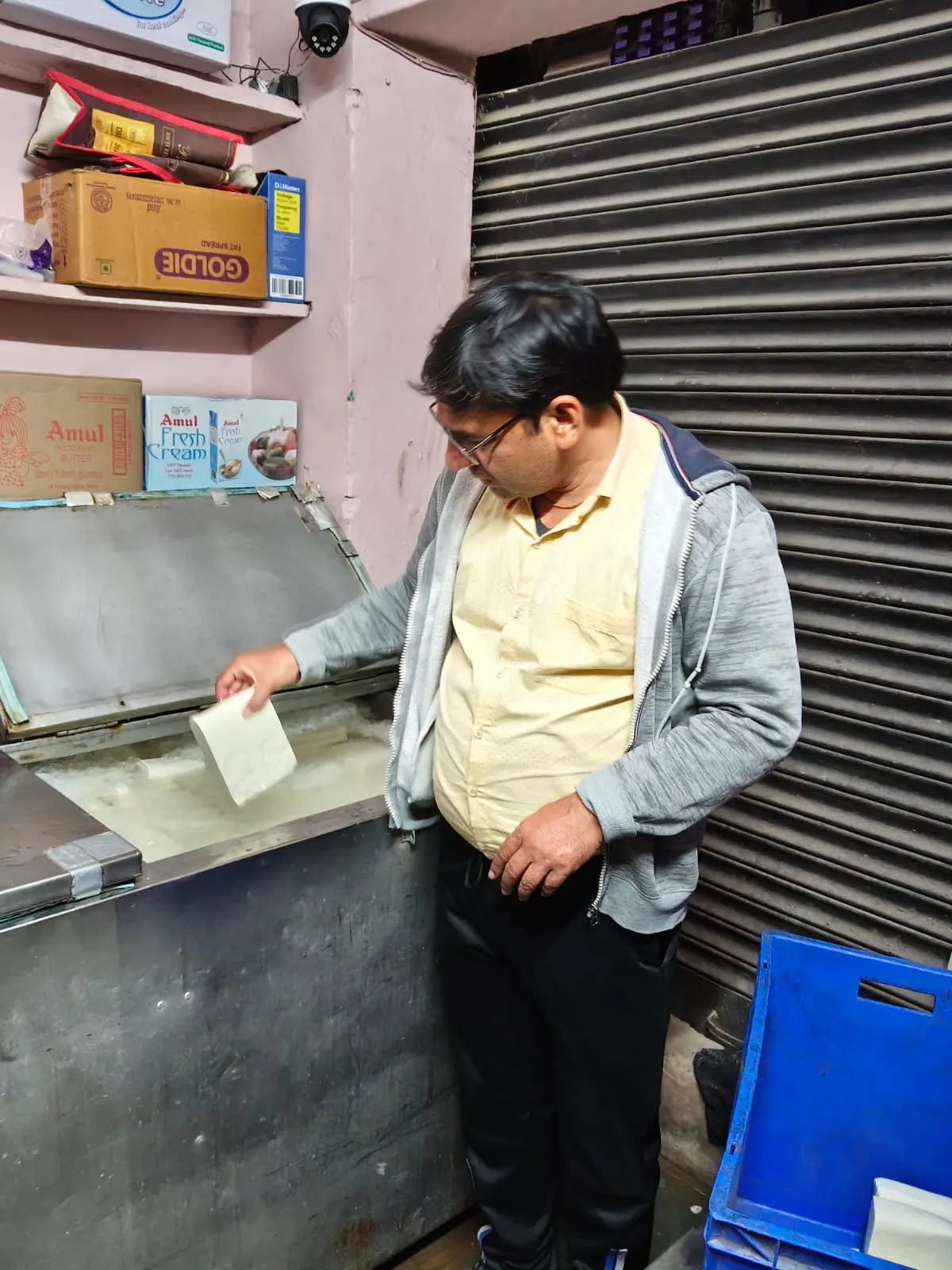खाद्य सुरक्षा टीम ने करवाया 300 किलो मिलावटी पनीर नष्ट