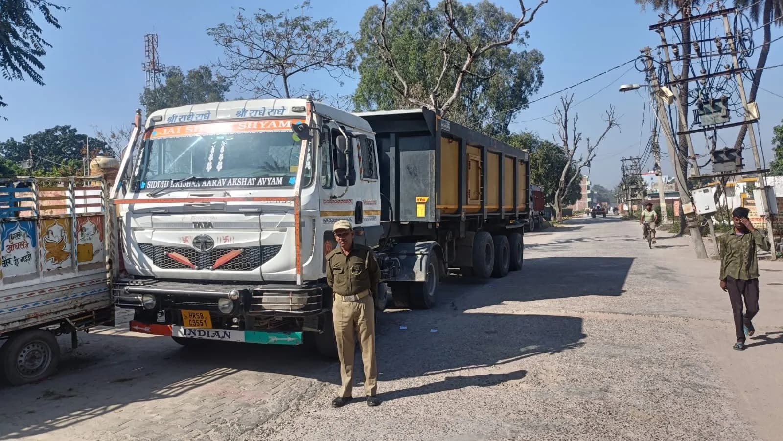 अवैध खनन में लिप्त दो वाहन सीज