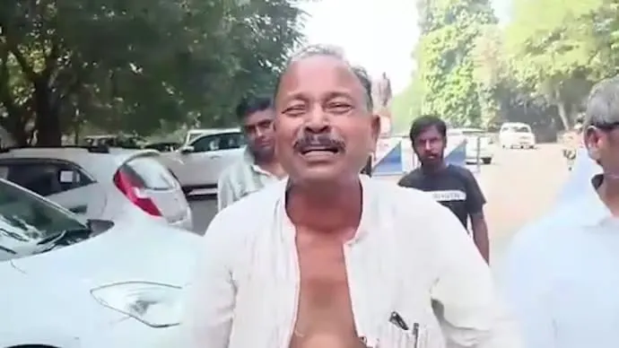 राबड़ी आवास के बाहर राजद नेता का कुर्ता फाड़ना लोकतंत्र को शर्मशार करने वाला : गिरिराज सिंह