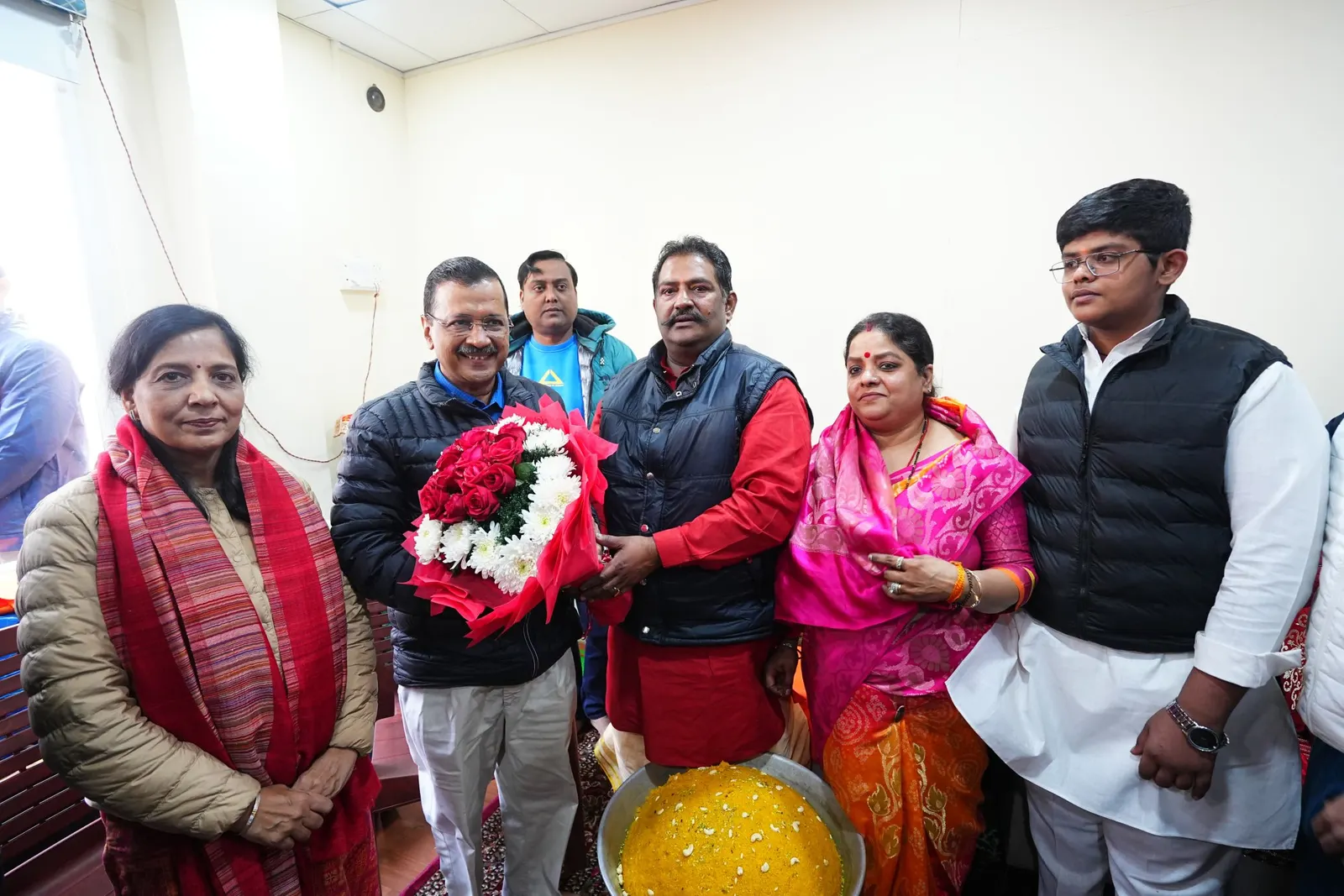 केजरीवाल ने मरघट वाले हनुमान मंदिर से किया पुजारी-ग्रंथी सम्मान योजना का शुभारंभ