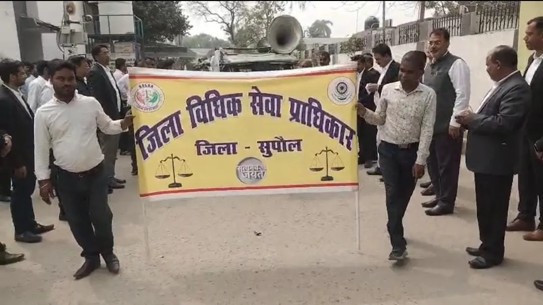 राष्ट्रीय लोक अदालत को लेकर जागरूकता रथ को प्रधान जिला एवं सत्र न्यायाधीश ने दिखाई हरी झंडी