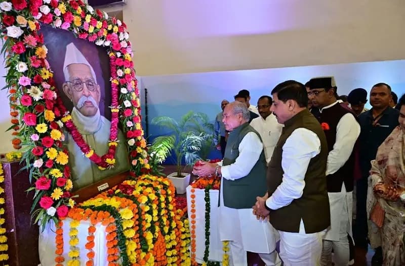 विधानसभा में मप्र के प्रथम मुख्यमंत्री पं. रविशंकर शुक्ल की जयंती पर मंत्रिगणों ने श्रद्धा सुमन किए अर्पित