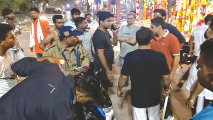पटाखे जलाने को लेकर दो पक्षों में हुई मारपीट