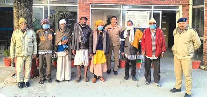 छह बेहरुपी बाबा भेषधारियों को पुलिस ने दबोचा