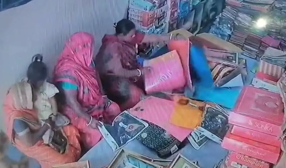 साड़ी चुराती महिलाओं का वीडियो वायरल, छानबीन में जुटी पुलिस