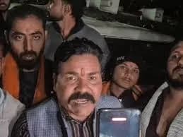 भोपाल में हिंदू संगठन के सदस्यों ने मांस के पैकेट से भरा ट्रक पकड़ा, मौके पर जमा भीड़ ने की नारेबाजी