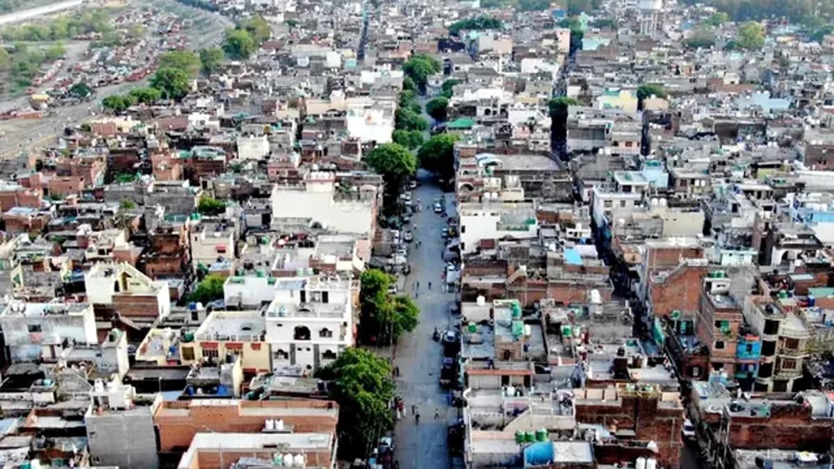 बनभूलपुरा रेलवे अतिक्रमण प्रकरण में फर्जी आवेदनों पर प्रशासन सख्त