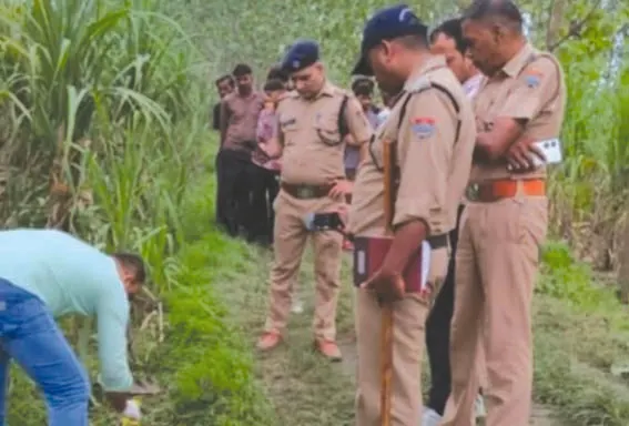 पेड़ से लटका मिला युवक का शव