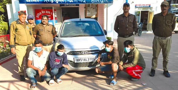 पुलिस ने चोरी की साजिश में चार को किया गिरफ्तार