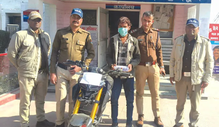 मोबाइल झपट्टार को पुलिस ने गश्त के दौरान किया गिरफ्तार