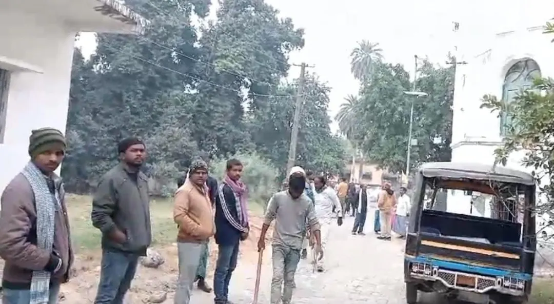 रेलवे ट्रैक के किनारे मिला रिक्शा चालक का शव, छानबीन में जुटी पुलिस
